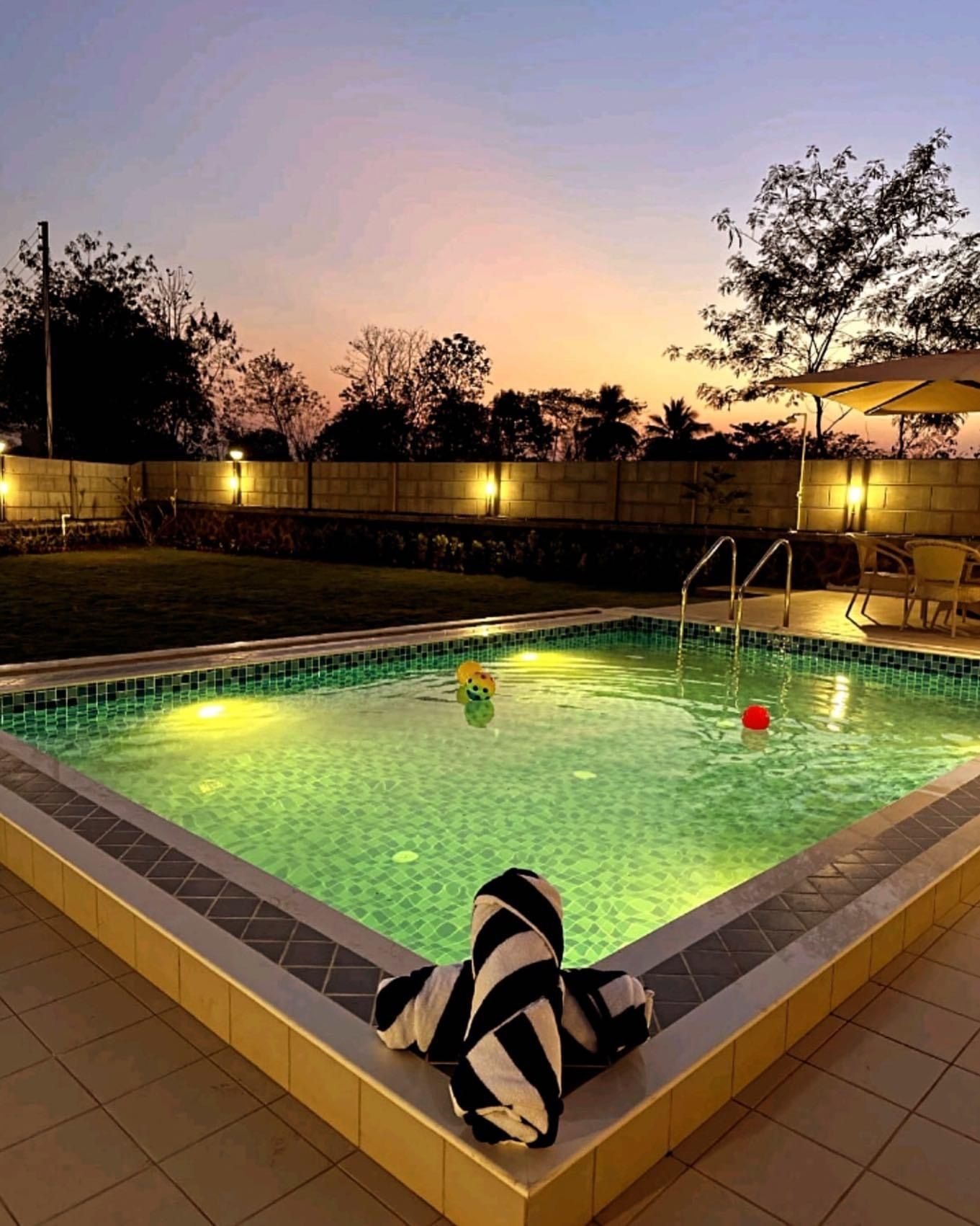 Villa Pool, Karjat 